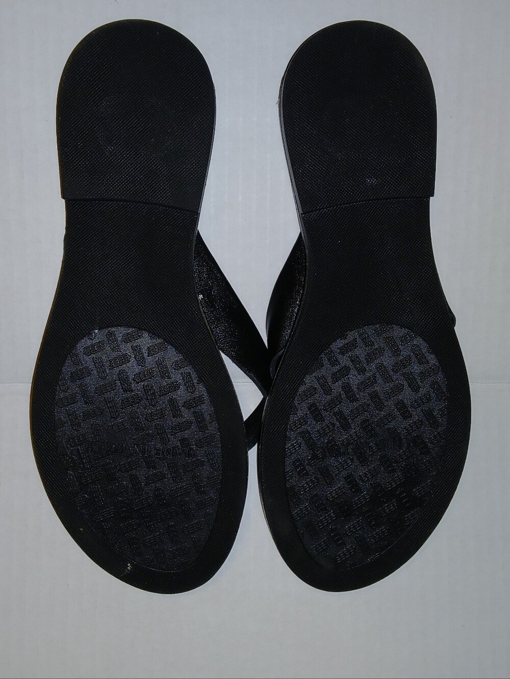 Italian Shoemakers Aniyah Stud Trim Thong Sandals, Leather, Black, Made In Italy - Picture 6 of 6